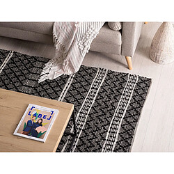 Avis Beliani Tapis en cuir noir et beige 140 x 200 cm FEHIMLI