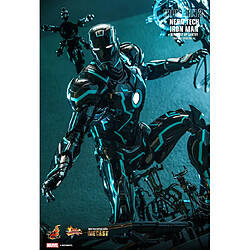 Avis Hot Toys MMS672D50 - Marvel Comics - Iron Man 2 - Neon Tech Iron Man & Suit-Up Gantry Standard Version