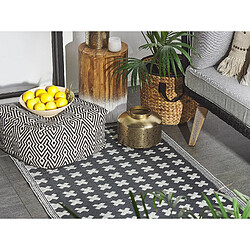 Avis Beliani Tapis extérieur noir au motif croix blanches 90 x 180 cm ROHTAK