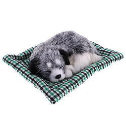 Mignon, Dormir, Chien De Chien En Peluche Sur Le Tapis De Chien En Peluche Animaux Décor De Jouet Gris