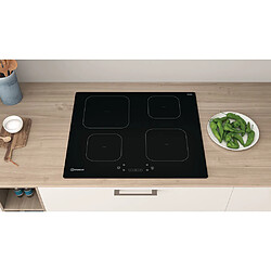 Avis Indesit IS 83Q60 NE plaque Noir Intégré (placement) 59 cm Plaque avec zone à induction 4 zone(s)