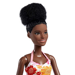 Mattel Barbie Aime L'Océan Poupée Mannequin Brune en Robe Bain de Soleil Multicolore