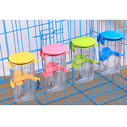 chien de compagnie d'eau potable boisson chargeur chiot animal de petite taille cage suspendue bouteille rose