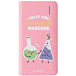 SANAG Powerbank 4000Mah De La Marque Mr. Wonderful Avec Illustration Et Texte En Français Sur Fond Rose. Capacité De 2 À 3 Charges