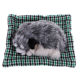 Avis Mignon, Dormir, Chien De Chien En Peluche Sur Le Tapis De Chien En Peluche Animaux Décor De Jouet Gris