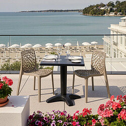 GRAND SOLEIL Table carrée et 2 chaises polypropylen