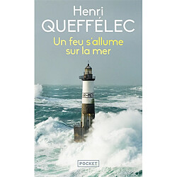 Un feu s'allume sur la mer