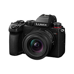 Panasonic Lumix S5D + Optique 18-40 f/4.5-6.3