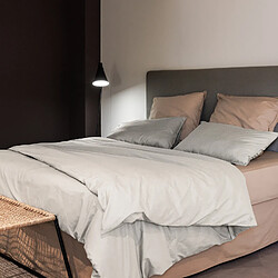 Linnea Parure de lit coton lavé Palace - Beige Découvrez la collection PALACE, une gamme exquise de parures de lit conçues pour apporter une touche de luxe et de confort à votre chambre à coucher.
