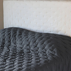 Linnea couvre-lit Celeste microfibre - noir - Couvre-lit matelassé microfibre polyester – piquage points brodés – finition lavé froissé – toucher doux respirant – entretien facile 30 °C
