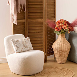 Pegane Fauteuil revêtu de tissu bouclette coloris ivoire - Longueur 63,6 x Profondeur 70,8 x Hauteur 67,8 cm