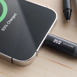 Câble Ubiquiti USB-C 0.3m 100W 480Mbps Noir avec Écran pas cher