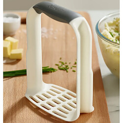 Avis Presse-purée Joseph Joseph Easy Mash blanc, ergonomique, idéal pour la purée.