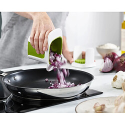 Hacheur de légumes ChopCup Joseph Joseph, coupe compacte et facile à nettoyer. pas cher
