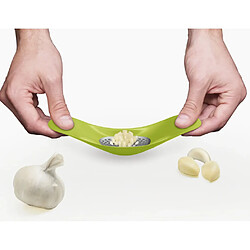Presse-ail Joseph Joseph Rocker vert, design ergonomique, facile à utiliser pas cher