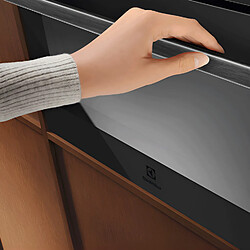 Micro-ondes encastrable Electrolux 700 MealAssist EVM9E2XT - noir
