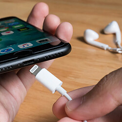 Avis Apple Ecouteurs Earpods Lightning pour iPhone 7 / 7 Plus Blanc
