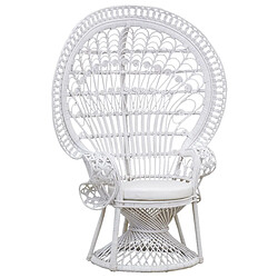 AUBRY GASPARD Fauteuil Emmanuelle Blanc Fauteuil en rotin - Finition laquée - Coussin coton kapok - 105 x 74 x 150 cm - Recyclable