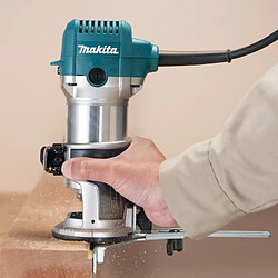 Makita RT0702C