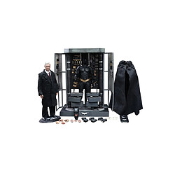 Hot toys figurine Batman Armory avec Alfred Pennyworth