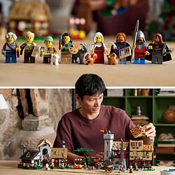 Lego Icons Medieval Town Square pas cher