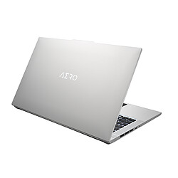 Avis Gigabyte AERO 17 XE5-73FR738HP - Argent