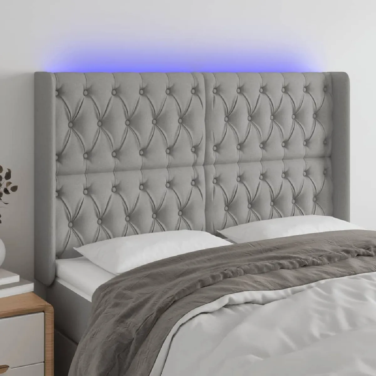 Maison Chic Tête de lit scandinave à LED,meuble de chambre Gris clair 147x16x118/128 cm Tissu -MN75873