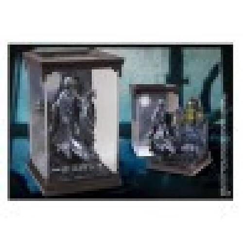 Noble Collection - Statue Harry Potter Magical Creatures - Dementor / Detraqueur - Matière résine- Présentée dans sa vitrine personnalisée- Vendu sous boite carton- Taille 19cm