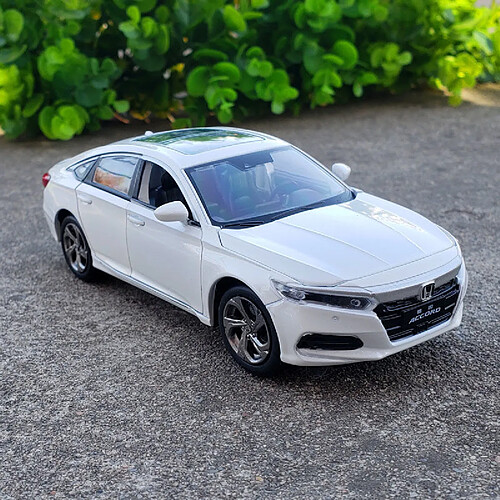 Universal 1: 32 Honda Accord modèle moulé sous pression modèle son et voiture légère collection de jouets pour enfants cadeau d'anniversaire garçon | Voiture jouet moulée sous pression (blanc)