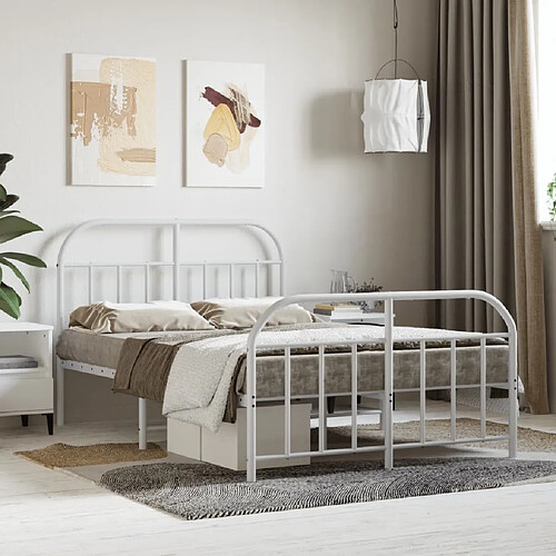 Maison Chic Lit adulte - Lit simple Cadre de lit métal avec tête de lit/pied de lit,Structure du lit Contemporain pour chambre blanc 120x200cm -MN65156