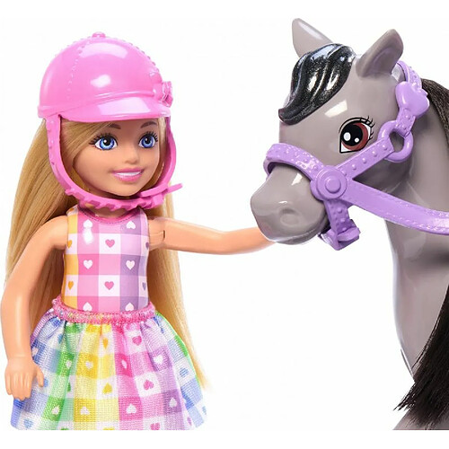 Mattel Barbie Chelsea et son poney Coffret contenant 1 bombe et 1 selle, poupée articulée aux genoux pour « monter » son poney gris, HTK29