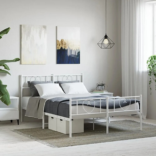 Maison Chic Lit adulte - Lit simple Cadre de lit métal avec tête de lit/pied de lit,Structure du lit Contemporain pour chambre blanc 150x200cm -MN15551