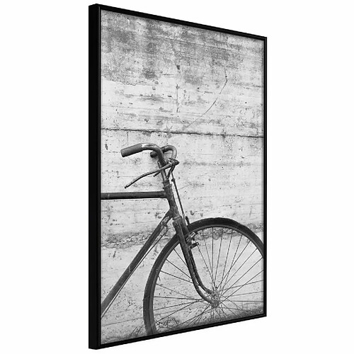 Paris Prix Affiche Murale Encadrée Bicycle Leaning Against the Wall 40 x 60 cm Noir