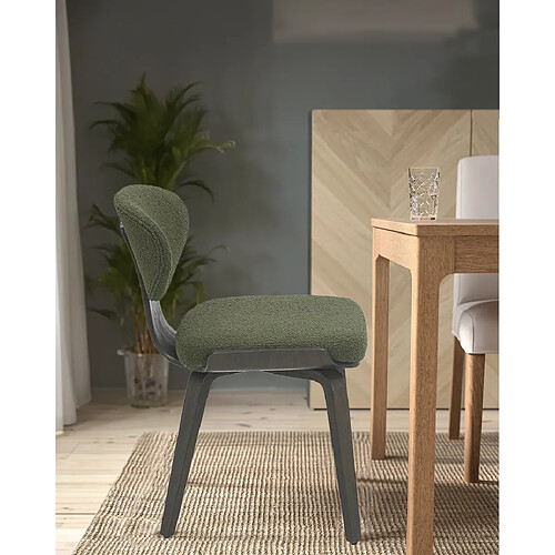 UNIQKA Hele - Chaise en tissu vert et pieds en bois