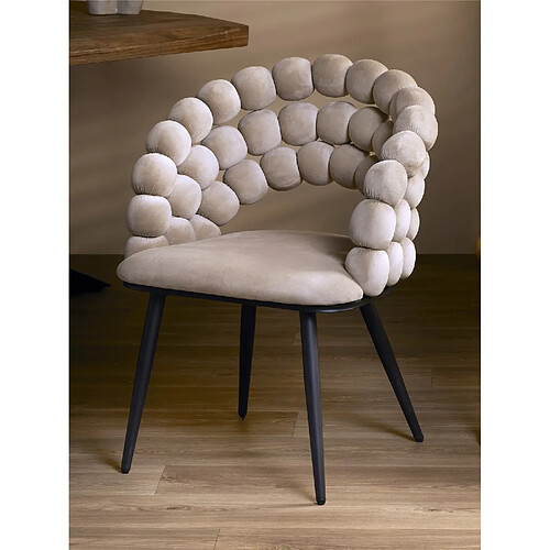 Alexandra House Living Fauteuil Nimpha, velours beige avec pieds noirs, 62 x 60 x 80 cm