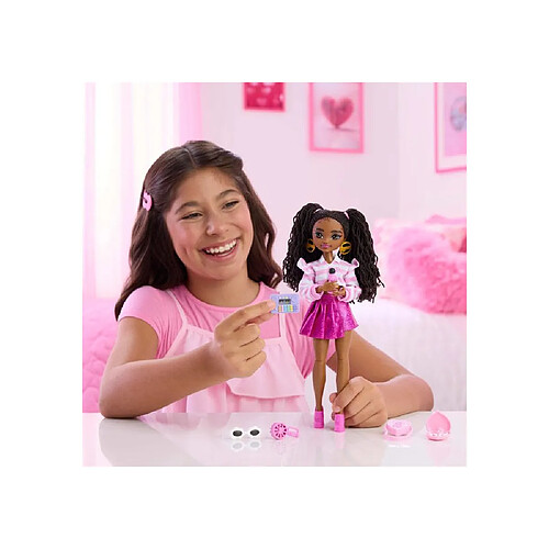 Barbie Dream Besties Brooklyn Poupée de mode articulée avec 7 accessoires danse