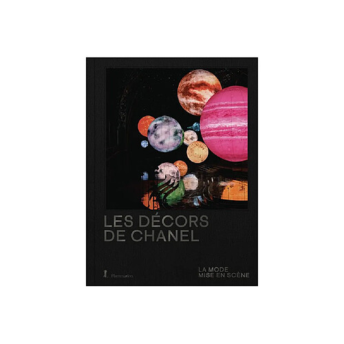 Flammarion Les décors de Chanel. La mode mise en scène (Livre)